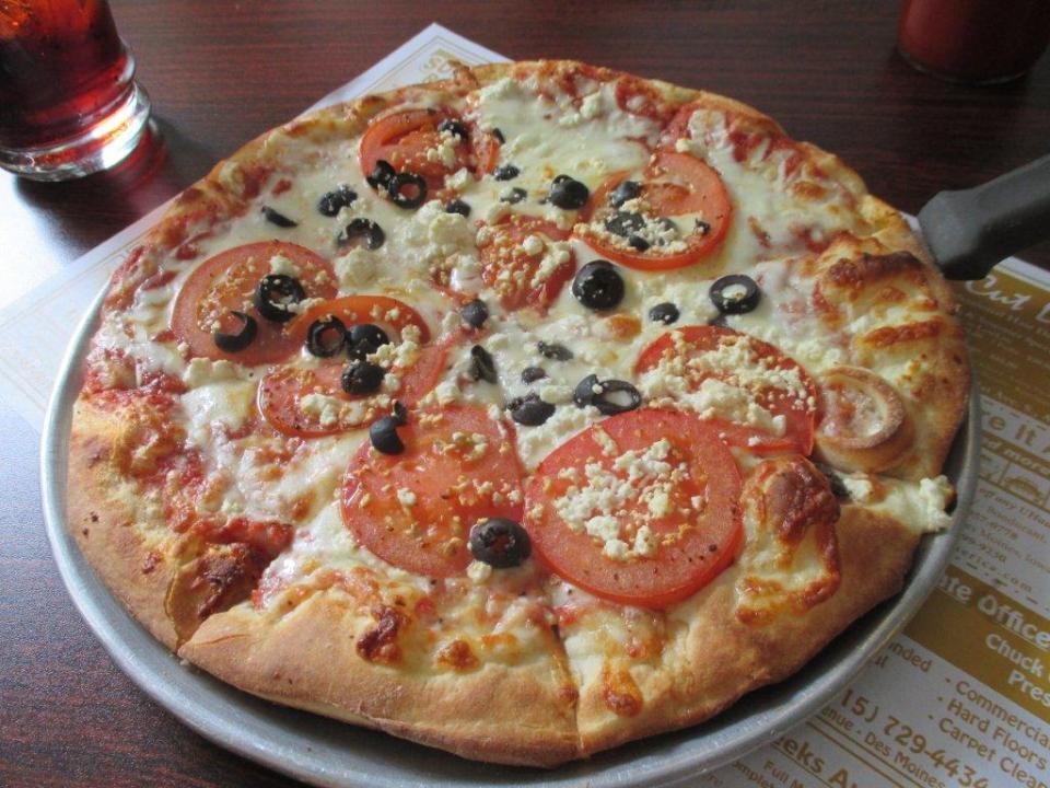Greek pizza (2)