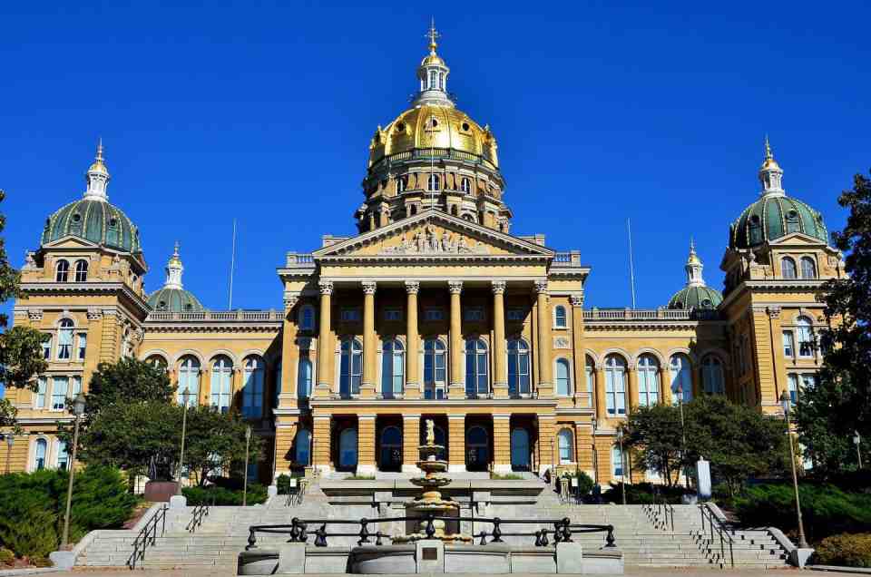 Iowa-Des-Moines-Iowa-State-Capitol-Building-1440x954